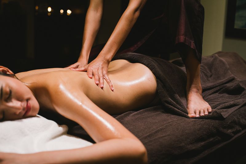 Oil massage at Dahra Spa